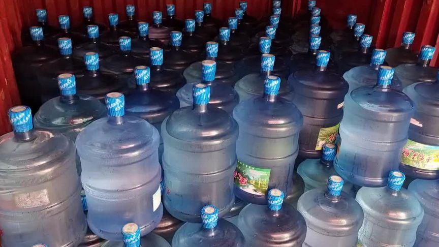 献县送水桶装水的相关图片
